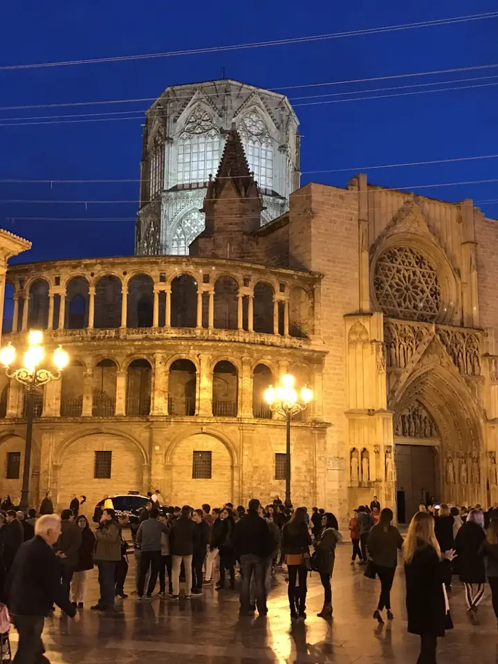 Valencia, la catedral al anochecer